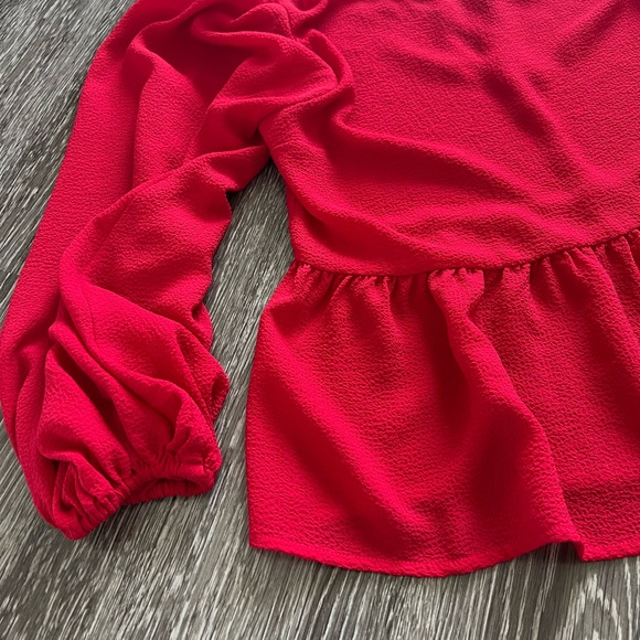 Express red blouse - Picture 2 of 4